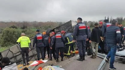 Antalya'daki Feci Kazada Acı Bilanço: 8 Ölü, 26 Yaralı!