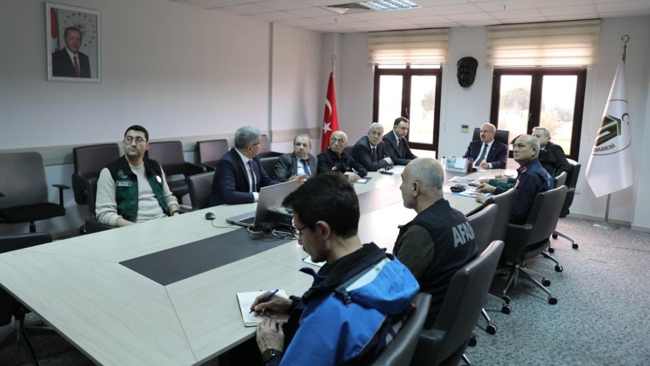 Aşırı Yağışlar Sonrası Flaş Toplantı! Vali Toraman Kritik Noktaları Belirledi