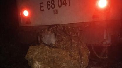 Aynı Yer, Aynı Tren, Yine Kaza! Balıkesir’de Yolcu Treni Yine Raydan Çıktı