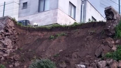 Ayvacık'ta Korku Dolu Anlar! Sağanak Yağış İstinat Duvarını Yerle Bir Etti