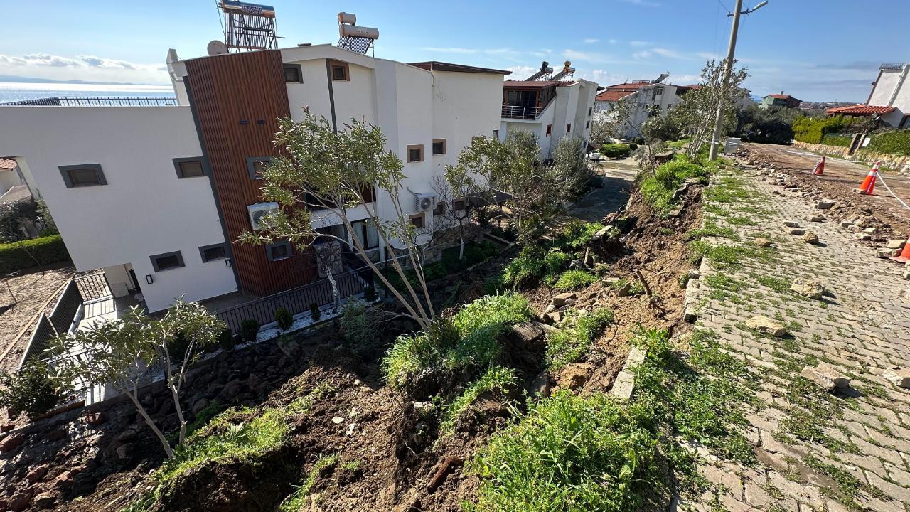 Ayvacık’ta Sağanak Alarmı: İstinat Duvarı Çöktü, Su Kesintileri Başladı!