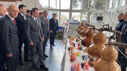 Ayvacık’ta "Sanatla Değişen Hayatlar": Hükümlülerin El Emeği Göz Nuru Eserleri Sergileniyor!