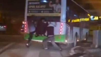 Belediye Otobüsünde Tehlikeli Yolculuk: Çocuklar Ölüme Meydan Okudu!