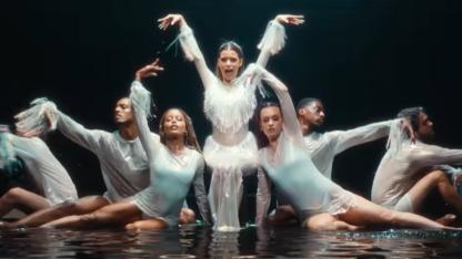 Beren Saat'in İngilizce şarkısı ‘CapitaliZoo’ yayınlandı!