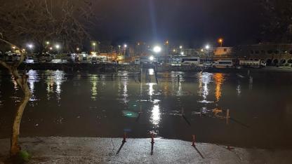 Biga'da Korkutan Gece! Kocabaş Çayı Taştı, Otopark Sular Altında Kaldı