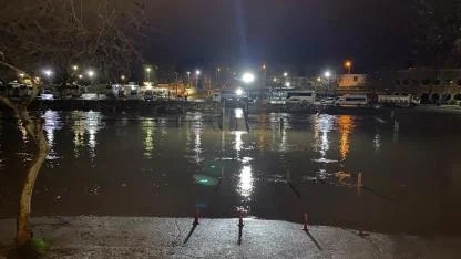 Biga'da Korkutan Gece! Kocabaş Çayı Taştı, Otopark Sular Altında Kaldı