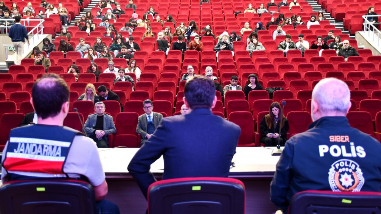 Bilişim Dolandırıcılığı Suçları Nedir? Çanakkale’deki Dev Konferanstan Siber Güvenlik Rehberi