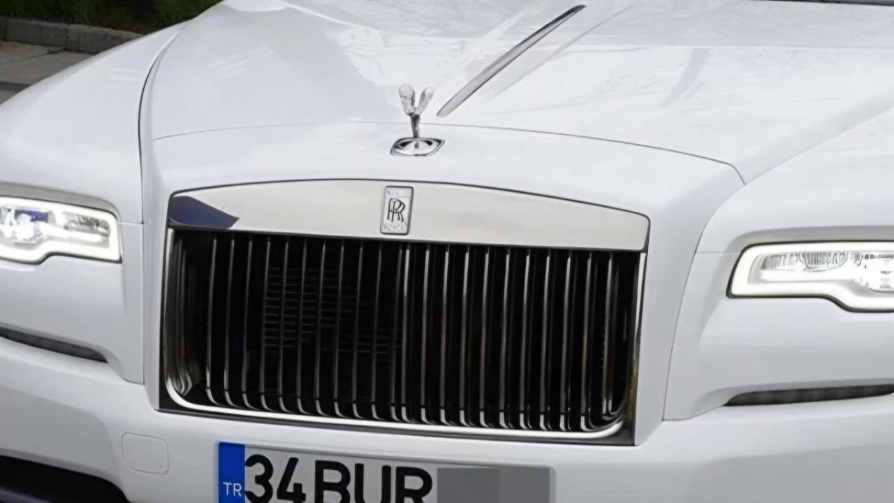 Burak Özçivit’in Yeni Oyuncağını Görenlerin Dili Tutuldu: Tam 35 Milyon TL!