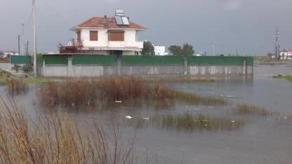 Burhaniye'de Yazlıklar Göl, Tarım Arazileri Deniz Oldu: İtfaiye Gelen İhbarlara Yetişemiyor!