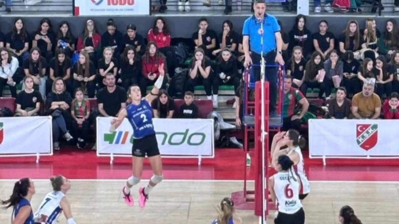 Çanakkale Belediyespor İzmir’de Takıldı! Setlerde Büyük Savaş, Kazanan Karşıyaka Oldu