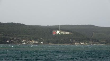 Çanakkale Boğazı fırtına nedeniyle trafiğe kapandı