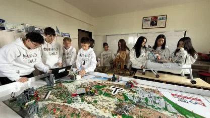 Çanakkale'de Ortaokul Öğrencileri Atık Malzemelerden Arkeolog Robot Üretti