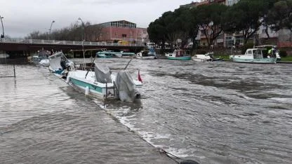 Dr. Öğr. Üyesi İbrahim Uysal'dan Sarıçay'da yaşanan taşkın sonrası açıklama: "Önce kirlettik, sonra betonla sınırladık"