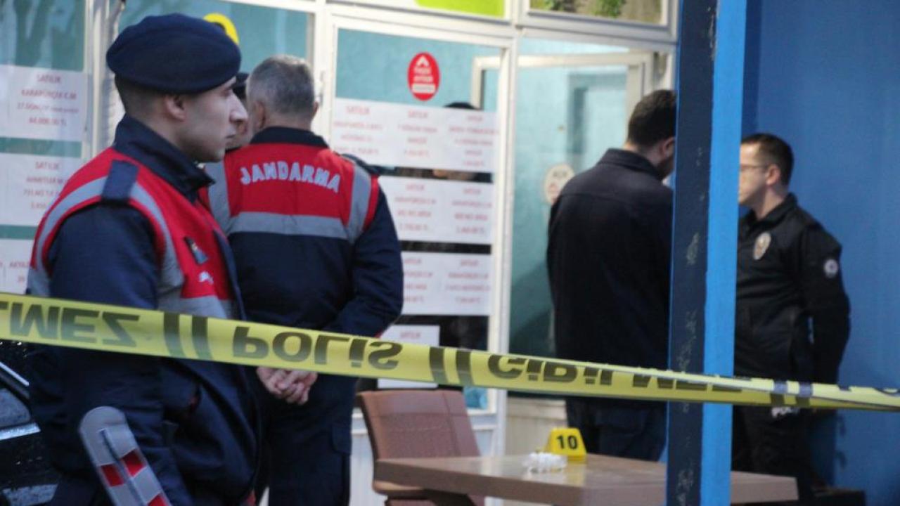 Emekli Polis Eşini ve MHP İlçe Başkanını Öldürdü