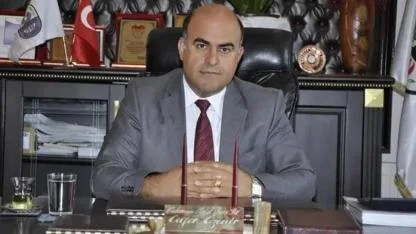 Eski belediye başkanı oğlu tarafından baltayla öldürüldü