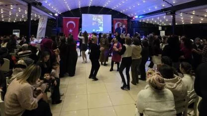 Gökçeada’da kadınların neşesi geceyi aydınlattı