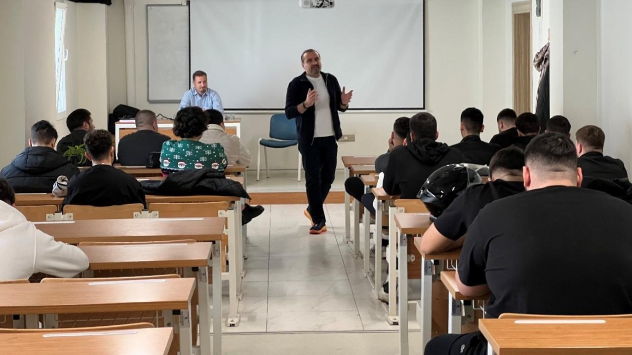 İzmir'de Akademik Kadro Heyecanı: Konak MYO Başvuruları Bugün Başladı!