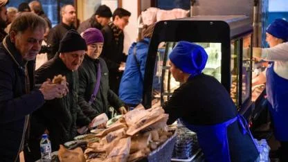 İzmir’de Ramazan Bereketi Kent Lokantalarıyla Yayılıyor: Sağlıklı ve Ücretsiz İftar Sofraları İzmirlilerle Buluşuyor