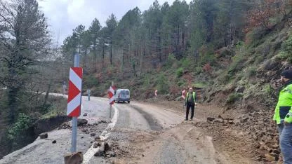 Kalkım – Edremit Yolunu Kullananlar Dikkat: Yol Göçüğü Nedeniyle Çalışmalar Sürüyor!