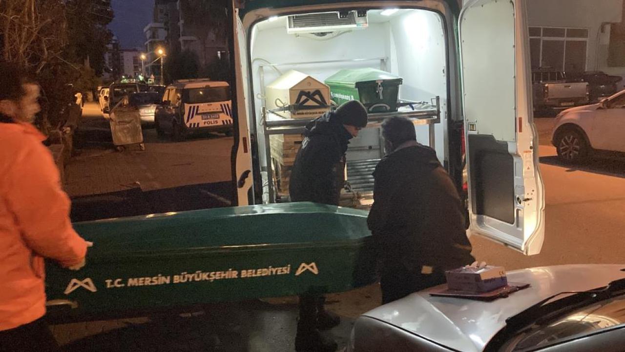 Kavga ihbarına giden polis banyoda cesetle karşılaştı