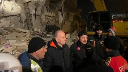 Kolunda kemoterapi serumuyla deprem bölgesinde çalıştı