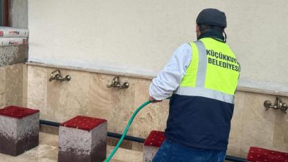 Küçükkuyu'da camiler Ramazan'a pırıl pırıl giriyor