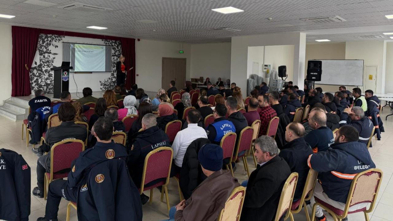 Lapseki Belediyesi personeline iletişim eğitimi