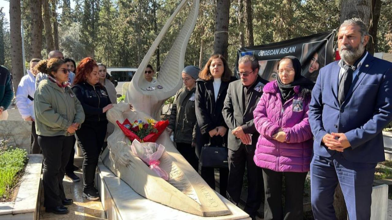 Özgecan Aslan mezarı başında anıldı