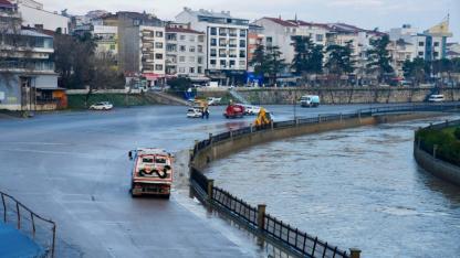 Biga’da Taşkın Sonrası Temizlik Seferberliği: Ekipler Kocabaş Çayı’nda Teyakkuzda!
