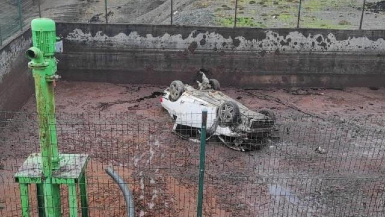 Gökçeada'da kontrolden çıkan otomobil fabrika bahçesine uçtu