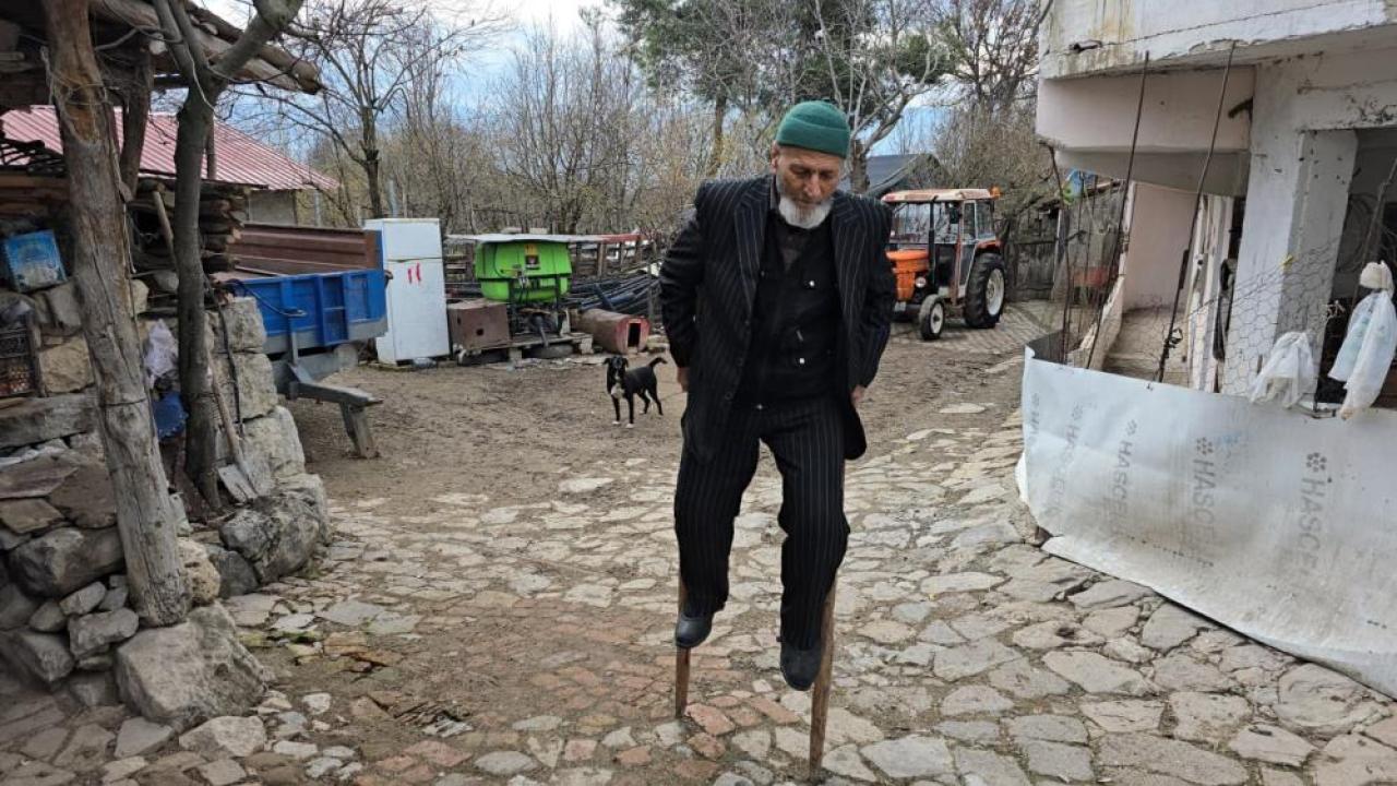 83 Yaşındaki Hasan Dursun "Ayakcak" Üstünde Yıllara Meydan Okuyor!