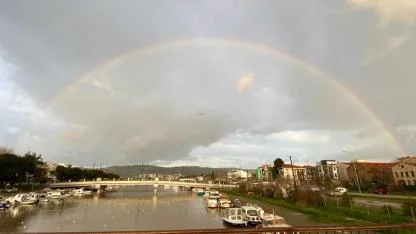 Çanakkale Boğazı üzerinde dev gökkuşağı büyüledi