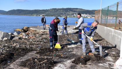 Çanakkale'de fırtınanın izleri siliniyor