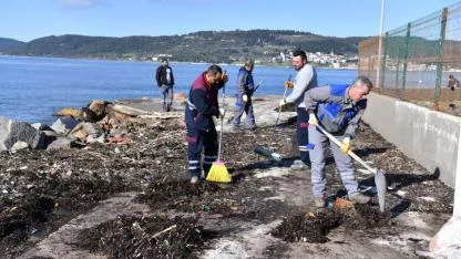 Çanakkale'de fırtınanın izleri siliniyor