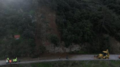 Mudanya’da Heyelan Dehşeti: İki Otomobil Saniyelerle Ölümden Döndü!