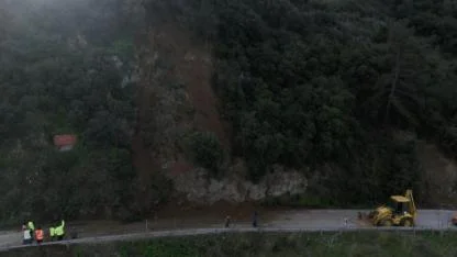 Mudanya’da Heyelan Dehşeti: İki Otomobil Saniyelerle Ölümden Döndü!