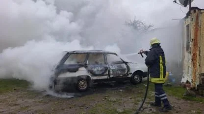 Ayvacık'ta Korkutan Yangın: Park Halindeki Otomobil Alevlere Teslim Oldu