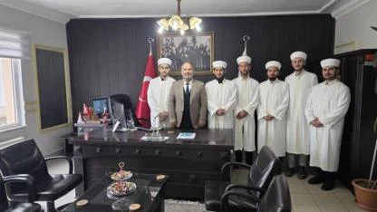 Yeni atanan din görevlileri sarık ve cübbelerini giydi