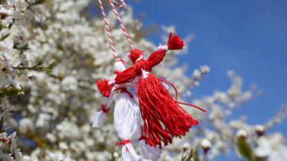 Baharın Kırmızı Beyaz Tılsımı: Marteniçka Nedir, Dilek Ritüelleri Nasıl Yapılır?