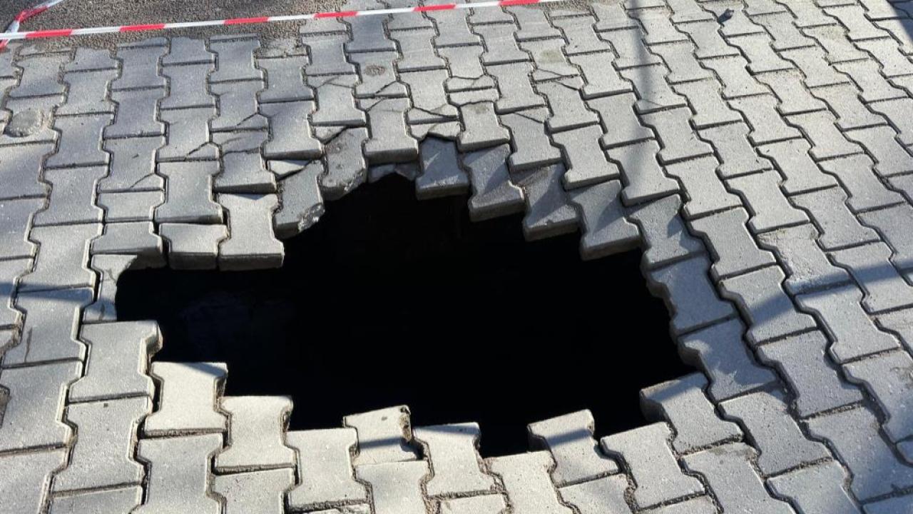 Ayvacık'ta yol çöktü