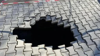 Ayvacık'ta yol çöktü