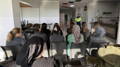 Karabiga Özel Engelli Yaşam Merkezinde çalışan kadınlara jandarma ekiplerinden bilgilendirme