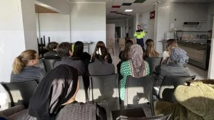 Karabiga Özel Engelli Yaşam Merkezinde çalışan kadınlara jandarma ekiplerinden bilgilendirme