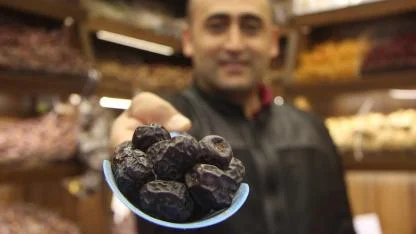 Sahte Hurmaya Dikkat! Ramazan Ayının Vazgeçilmezi Hurma Tezgahlardaki Yerini Aldı. Kilosu Ne Kadar? Alırken Nelere Dikkat Etmek Gerekiyor?