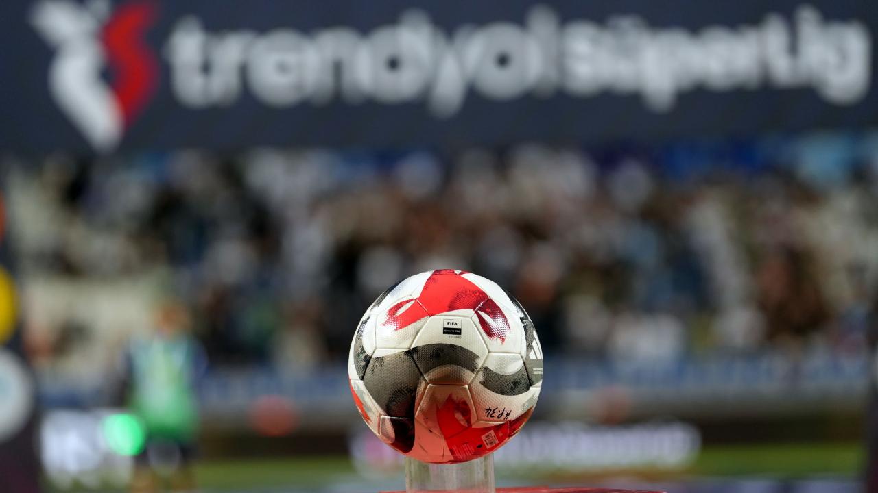 Şampiyonluk Yolunda Hata Payı Yok! Süper Lig'de 23. Hafta Programı Belli Oldu: Dev Maçların Saati Değişti mi?