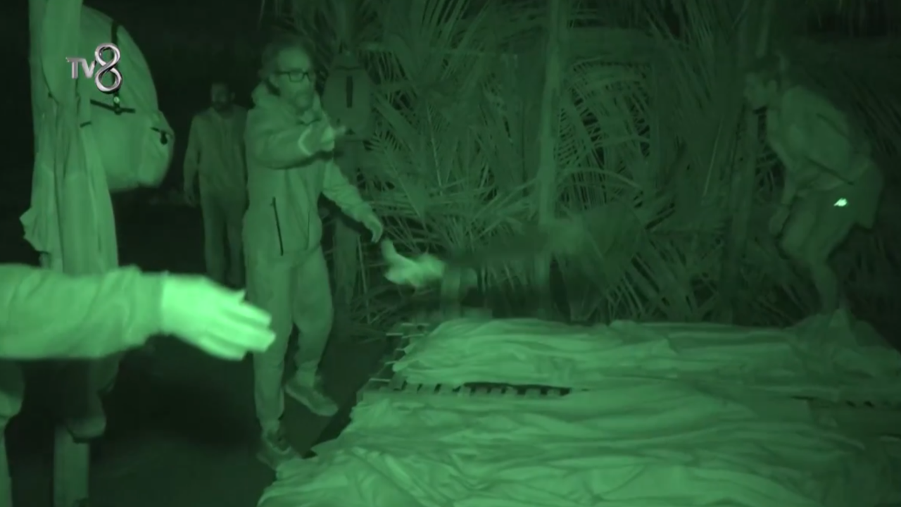 Survivor’da Skandal Görüntüler: Murat Arkın Bayhan’a Pala Fırlattı!