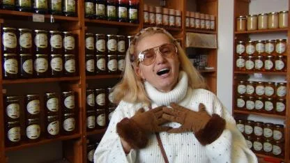 Tuğba Özay’dan Çıkış: "Elin Gavuruna Para Kazandırmayın, Kendi Yurdunuza Gelin!"