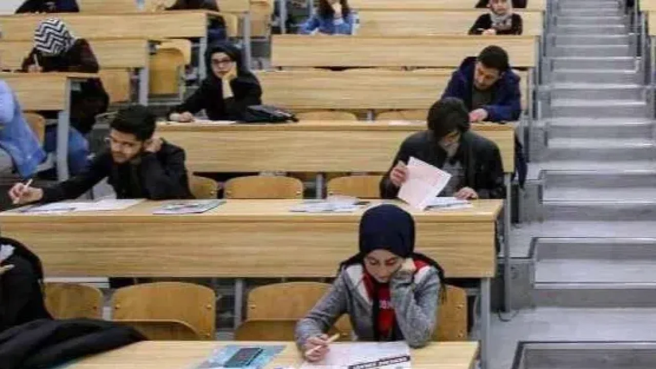 Üniversitelerde Not Sistemi Güncellendi: Vizeniz 100 Olsa Bile Kalabilirsiniz!