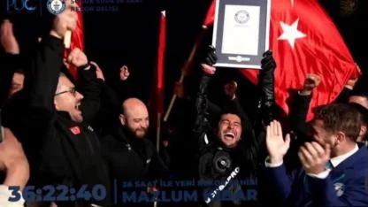 18 Mart Anısına Dünya Rekoru: Mazlum Kibar 36 saat suyun altında kaldı!