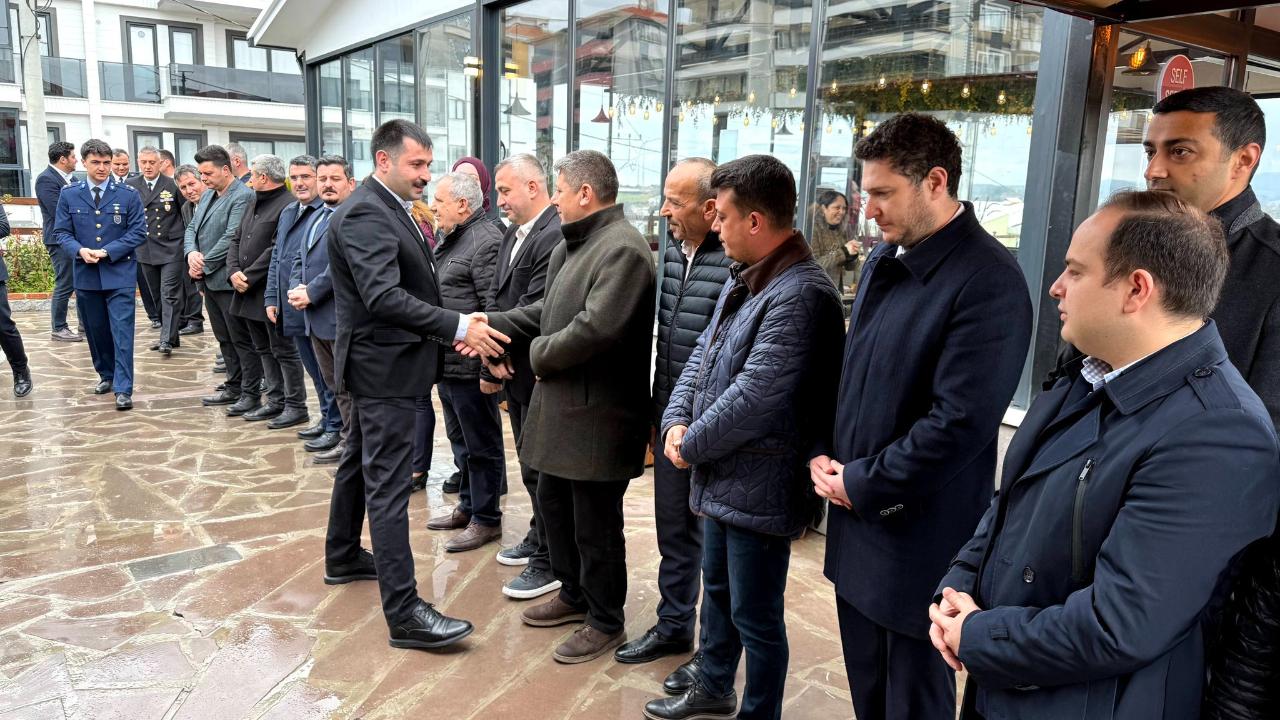 Ayvacık’ta Bayram Sevinci Paylaştıkça Çoğaldı: Şehitlikten Huzurevine Anlamlı Ziyaretler